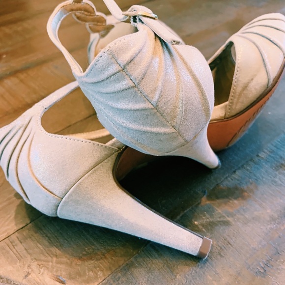 kelly & katie | Metallic T-Strap Heels - Picture 3 of 5